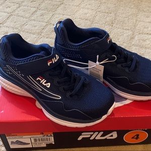 Unisex runners Fila, size 4 youth